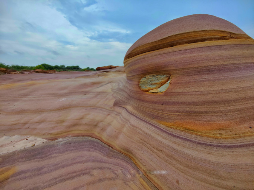 Rocks colour